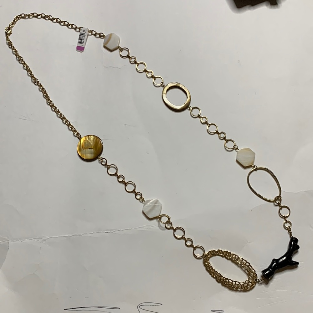 NWT Fashion necklace with beautiful crafts
